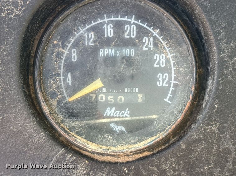 image for item DZ8661 1985 Mack RWS788LST semi truck