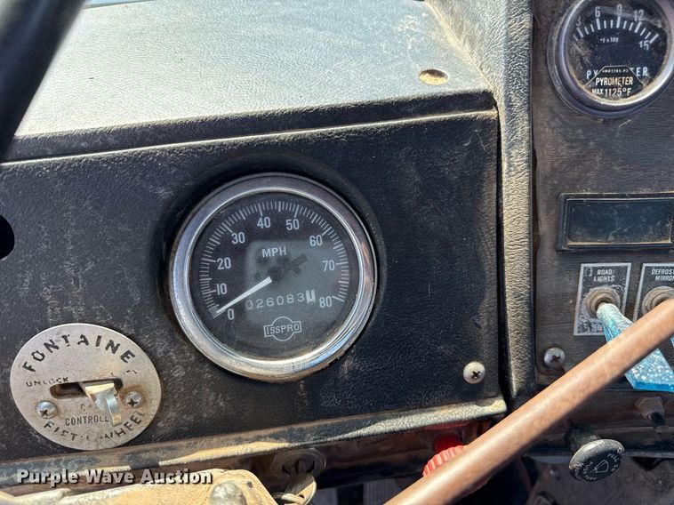 image for item DZ8661 1985 Mack RWS788LST semi truck