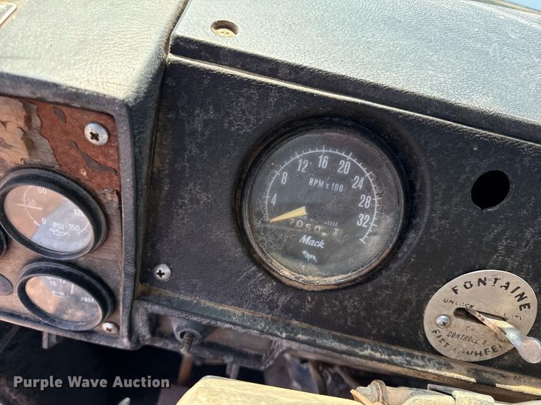 image for item DZ8661 1985 Mack RWS788LST semi truck