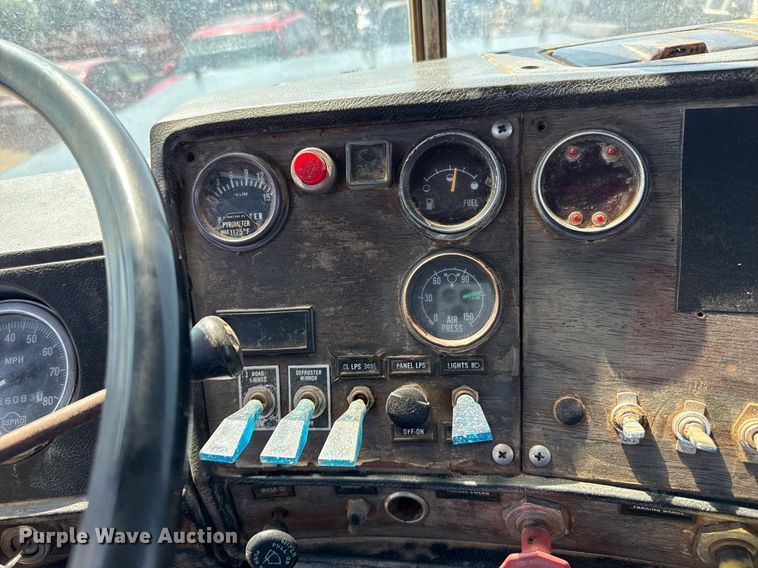 image for item DZ8661 1985 Mack RWS788LST semi truck