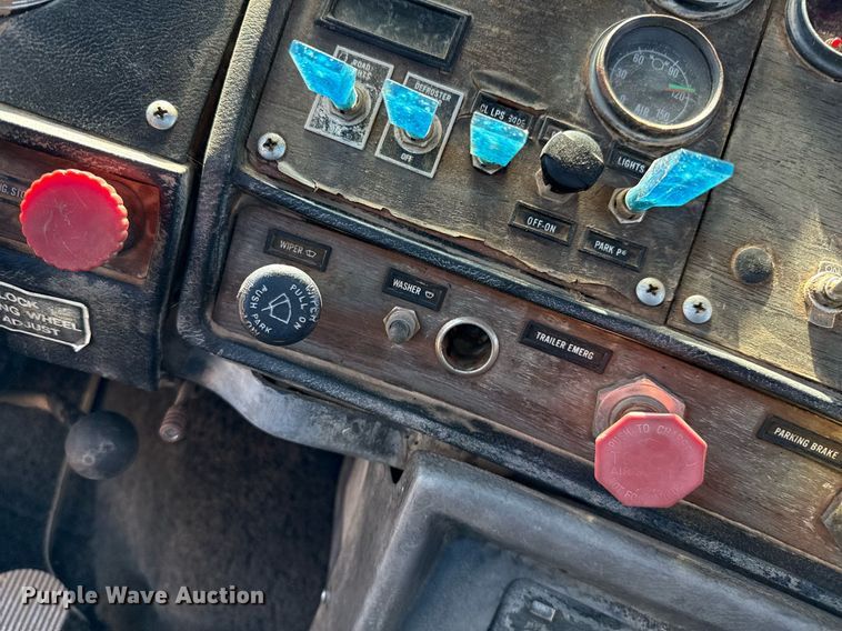 image for item DZ8661 1985 Mack RWS788LST semi truck