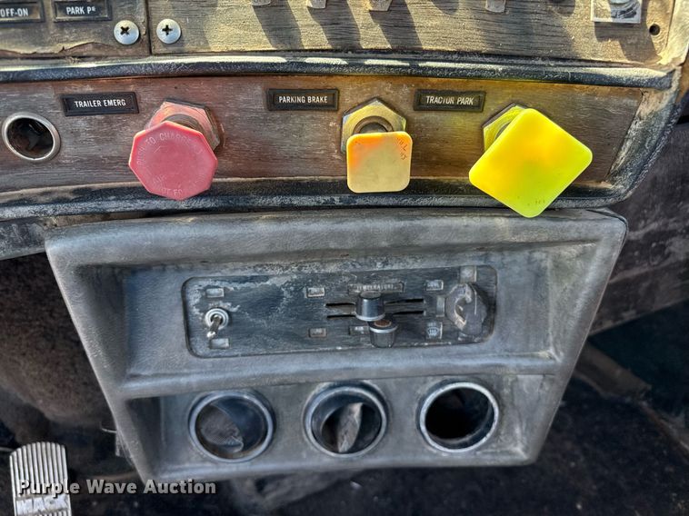 image for item DZ8661 1985 Mack RWS788LST semi truck