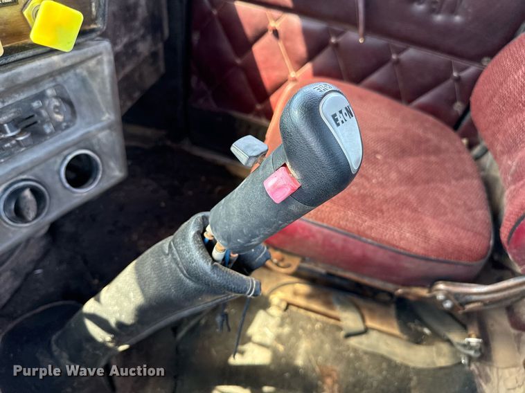 image for item DZ8661 1985 Mack RWS788LST semi truck