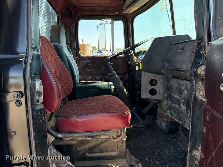 image for item DZ8661 1985 Mack RWS788LST semi truck