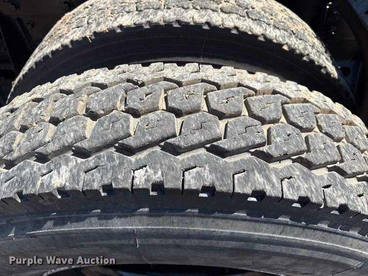 image for item DZ8661 1985 Mack RWS788LST semi truck