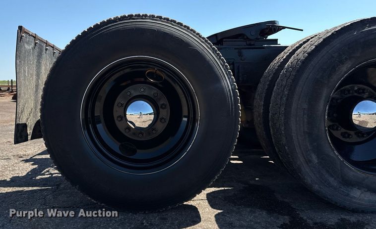 image for item DZ8661 1985 Mack RWS788LST semi truck