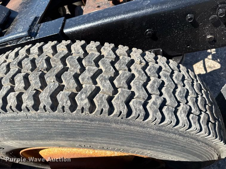 image for item DZ8661 1985 Mack RWS788LST semi truck