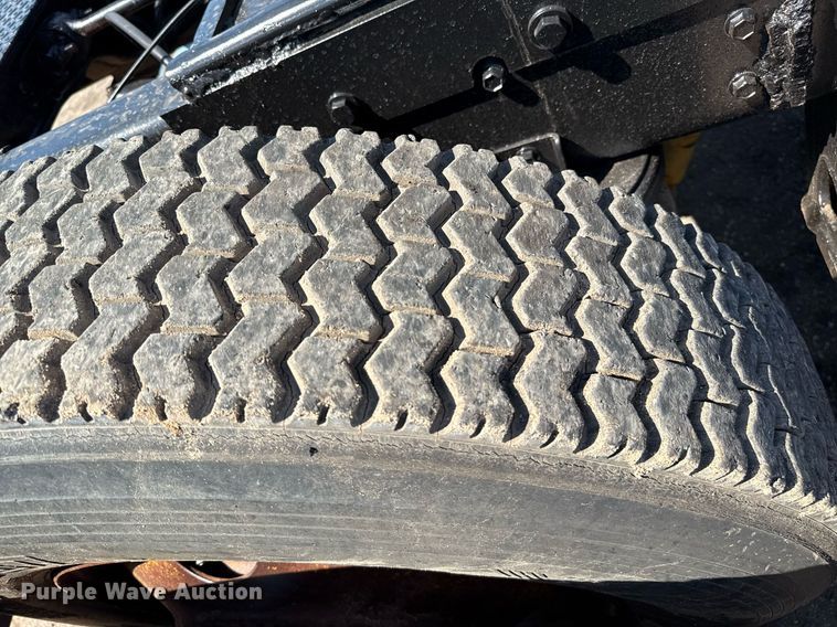 image for item DZ8661 1985 Mack RWS788LST semi truck