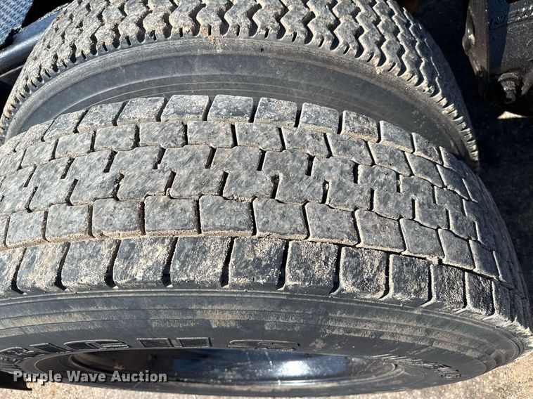 image for item DZ8661 1985 Mack RWS788LST semi truck