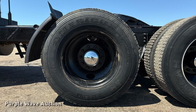 image for item DZ8661 1985 Mack RWS788LST semi truck