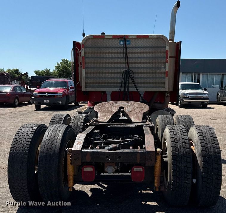 image for item DZ8662 1997 International 9400 semi truck