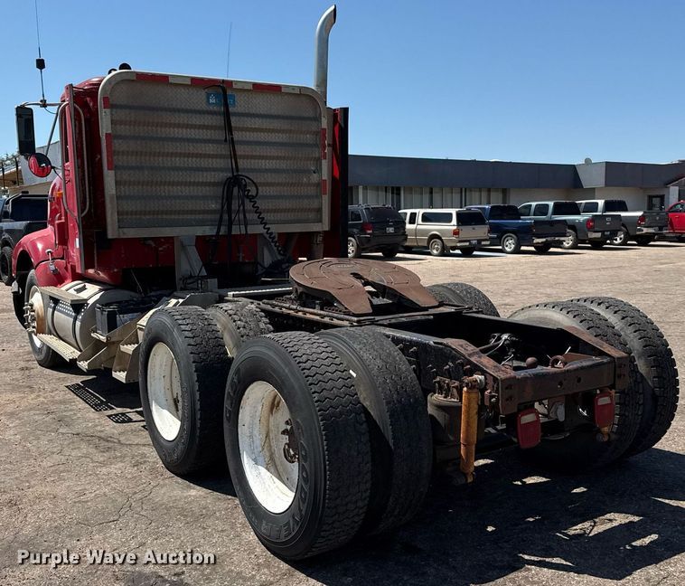 image for item DZ8662 1997 International 9400 semi truck