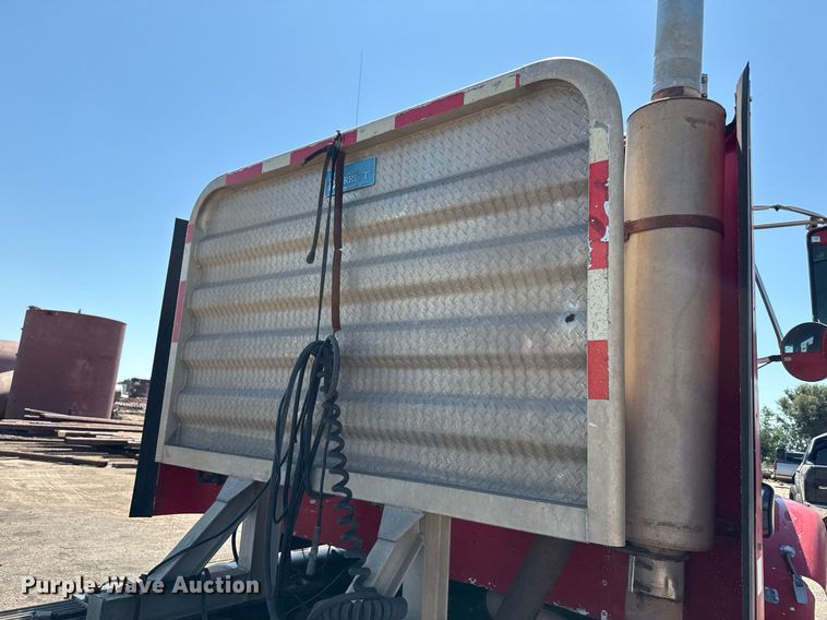 image for item DZ8662 1997 International 9400 semi truck