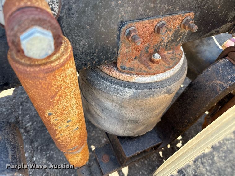 image for item DZ8662 1997 International 9400 semi truck