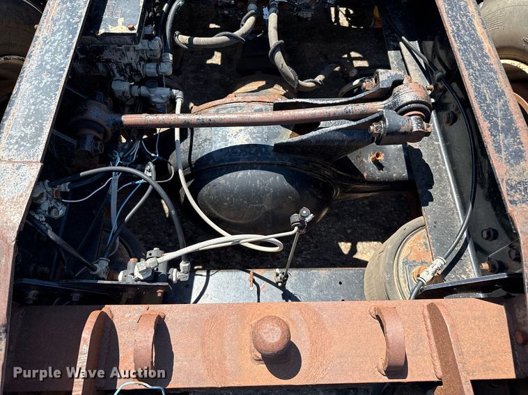 image for item DZ8662 1997 International 9400 semi truck