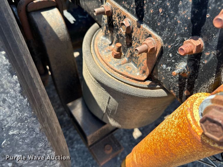 image for item DZ8662 1997 International 9400 semi truck