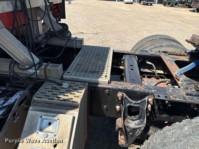 image for item DZ8662 1997 International 9400 semi truck