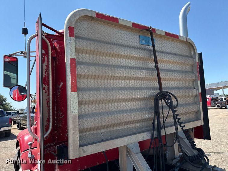 image for item DZ8662 1997 International 9400 semi truck