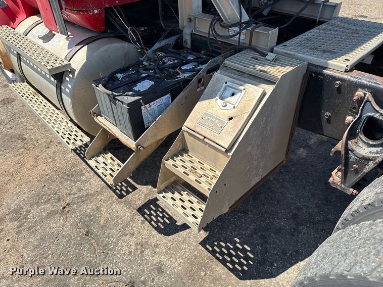 image for item DZ8662 1997 International 9400 semi truck