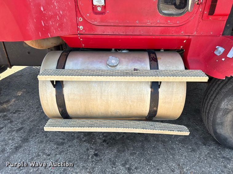 image for item DZ8662 1997 International 9400 semi truck