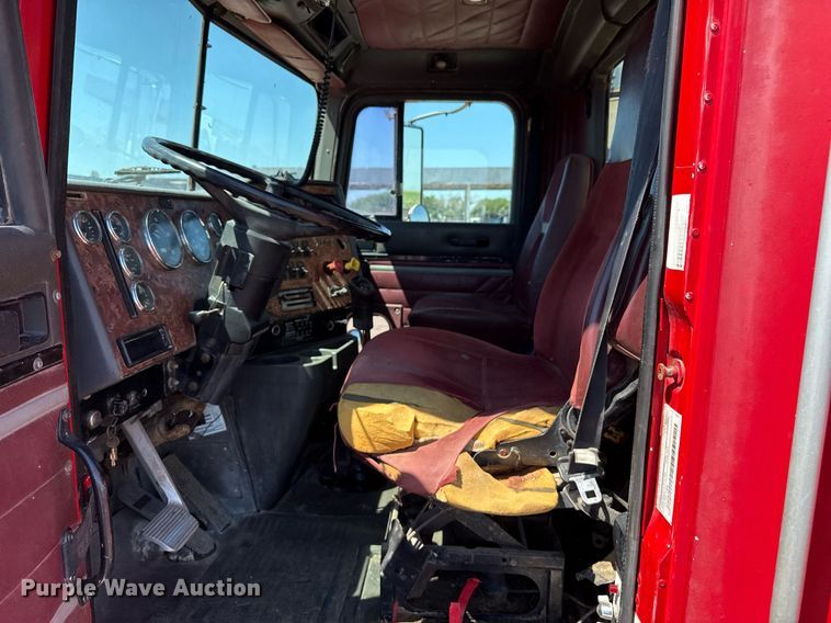 image for item DZ8662 1997 International 9400 semi truck