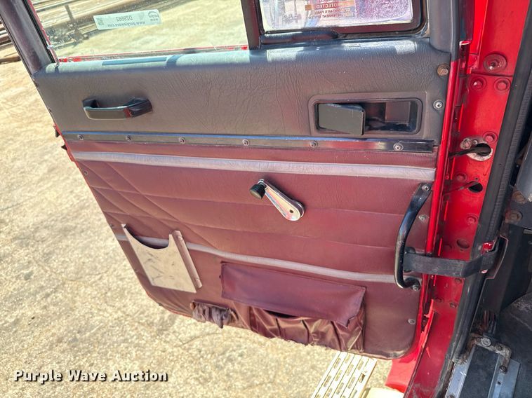 image for item DZ8662 1997 International 9400 semi truck