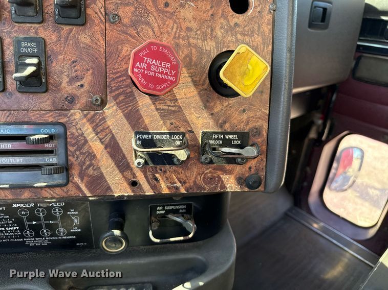 image for item DZ8662 1997 International 9400 semi truck