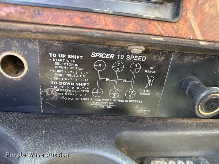 image for item DZ8662 1997 International 9400 semi truck