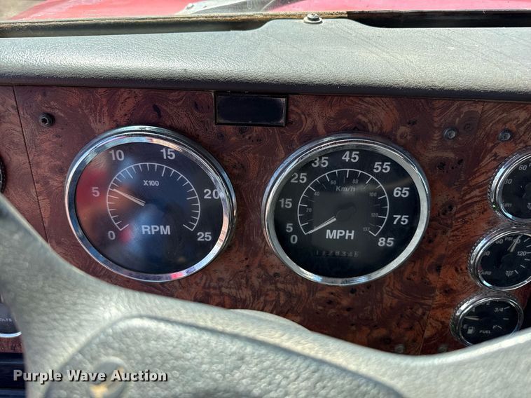 image for item DZ8662 1997 International 9400 semi truck