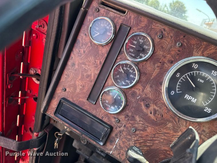 image for item DZ8662 1997 International 9400 semi truck