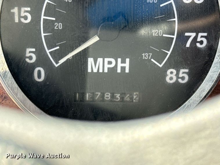 image for item DZ8662 1997 International 9400 semi truck