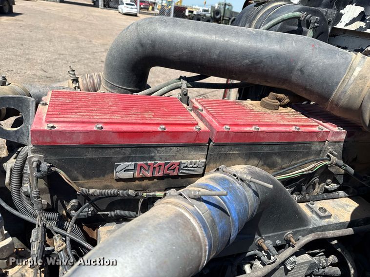 image for item DZ8662 1997 International 9400 semi truck