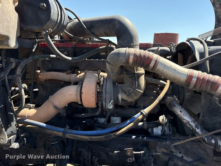 image for item DZ8662 1997 International 9400 semi truck