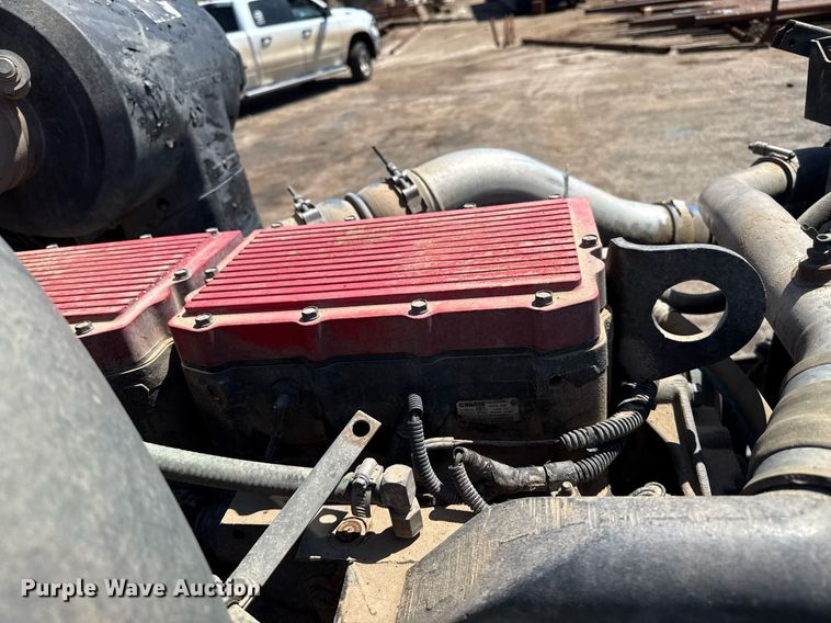 image for item DZ8662 1997 International 9400 semi truck