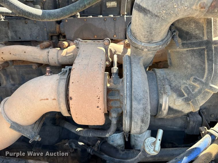 image for item DZ8662 1997 International 9400 semi truck