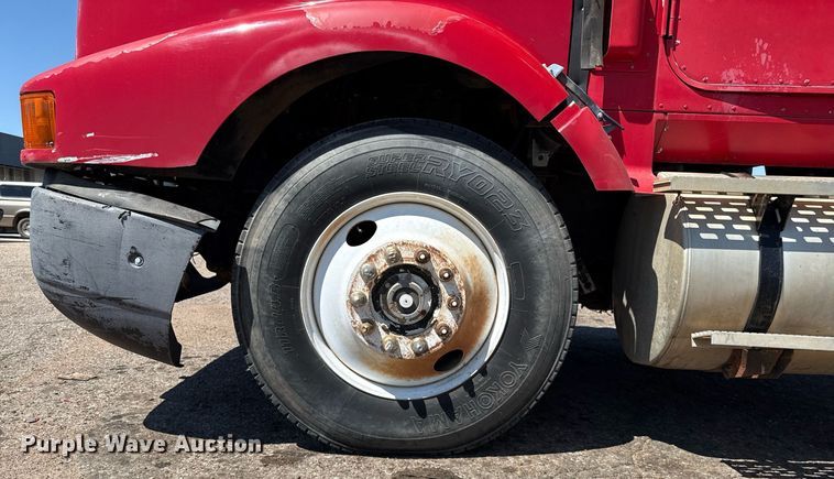 image for item DZ8662 1997 International 9400 semi truck