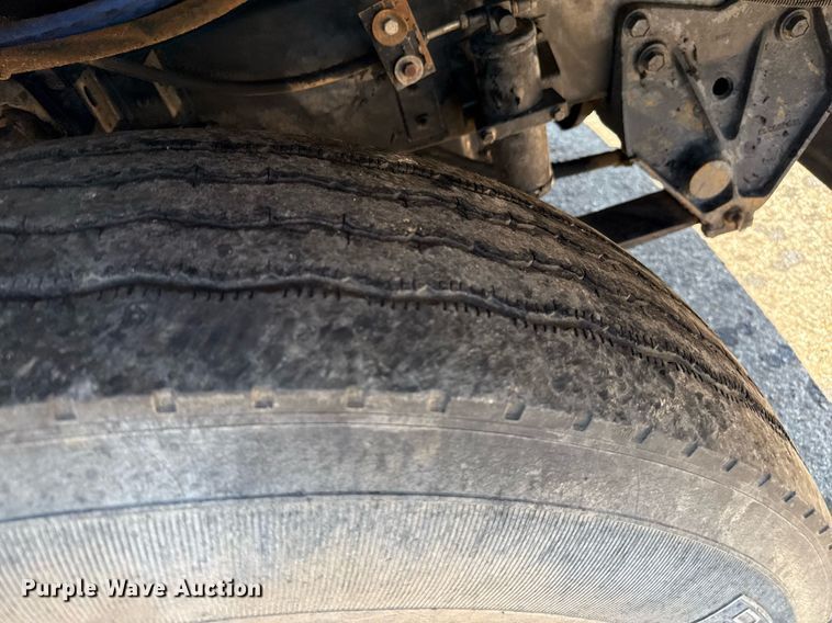 image for item DZ8662 1997 International 9400 semi truck