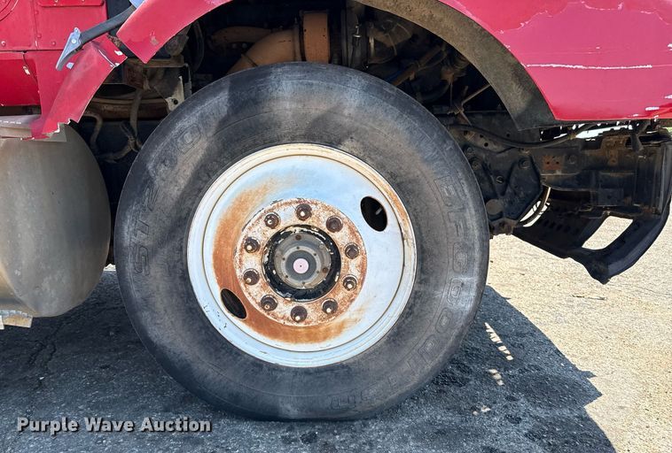 image for item DZ8662 1997 International 9400 semi truck