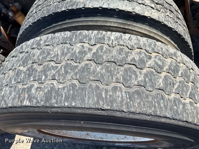 image for item DZ8662 1997 International 9400 semi truck