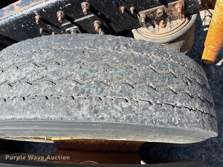 image for item DZ8662 1997 International 9400 semi truck