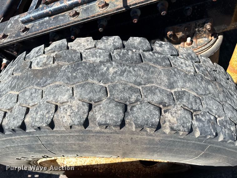 image for item DZ8662 1997 International 9400 semi truck