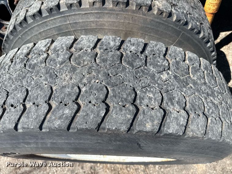 image for item DZ8662 1997 International 9400 semi truck