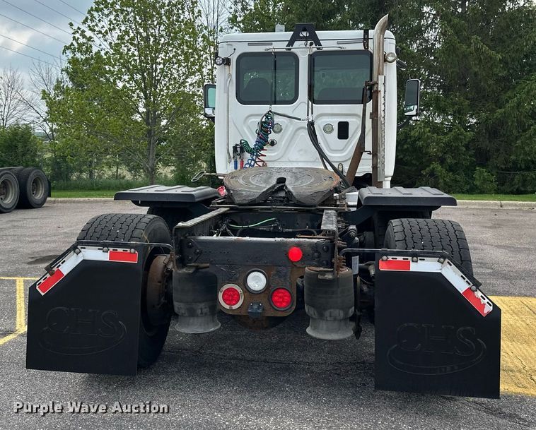 image for item EB2639 2015 Freightliner Cascadia 125 semi truck