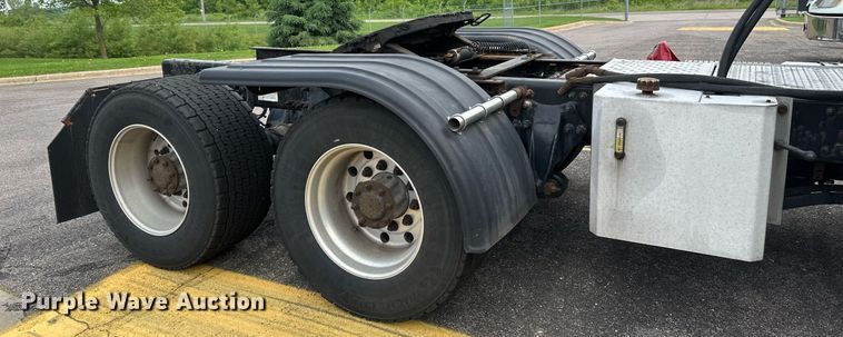 image for item EB2639 2015 Freightliner Cascadia 125 semi truck