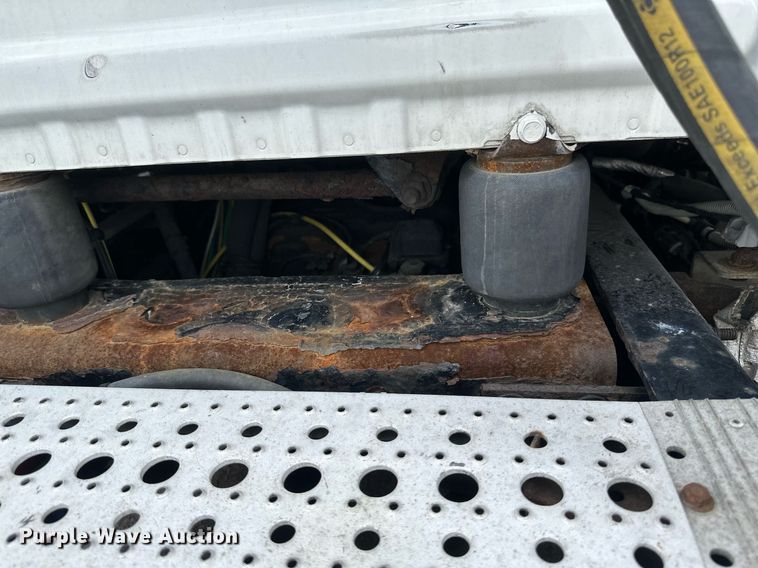 image for item EB2639 2015 Freightliner Cascadia 125 semi truck