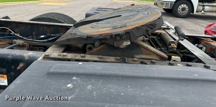 image for item EB2639 2015 Freightliner Cascadia 125 semi truck