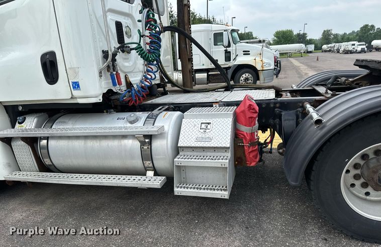 image for item EB2639 2015 Freightliner Cascadia 125 semi truck