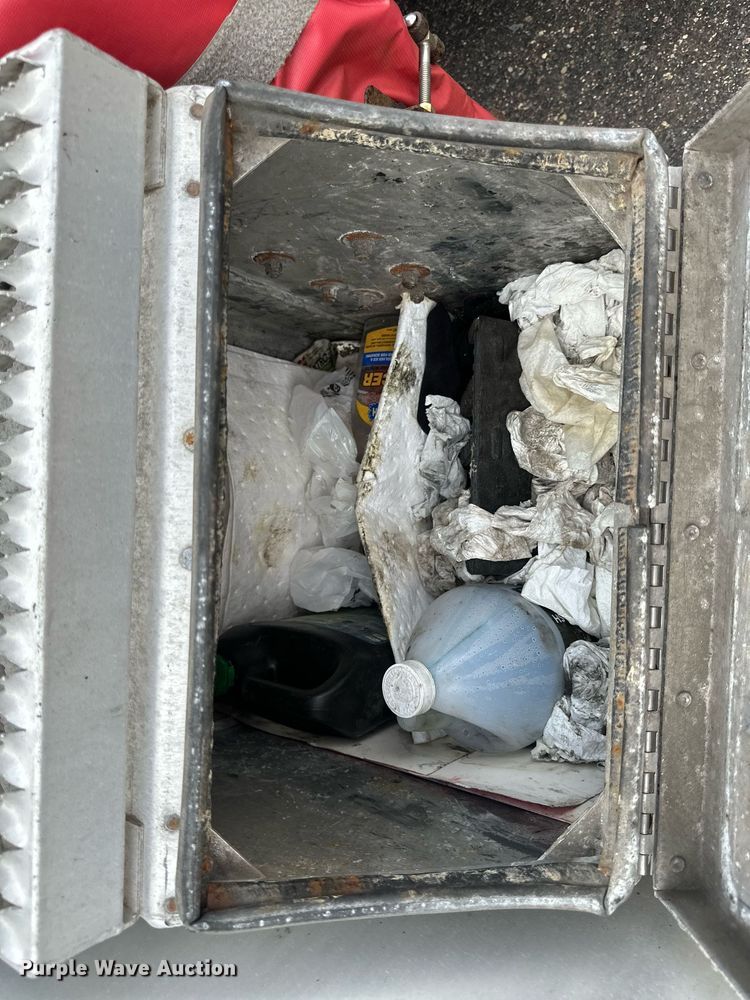 image for item EB2639 2015 Freightliner Cascadia 125 semi truck