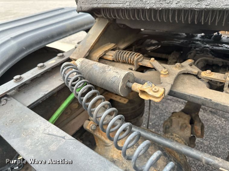 image for item EB2639 2015 Freightliner Cascadia 125 semi truck