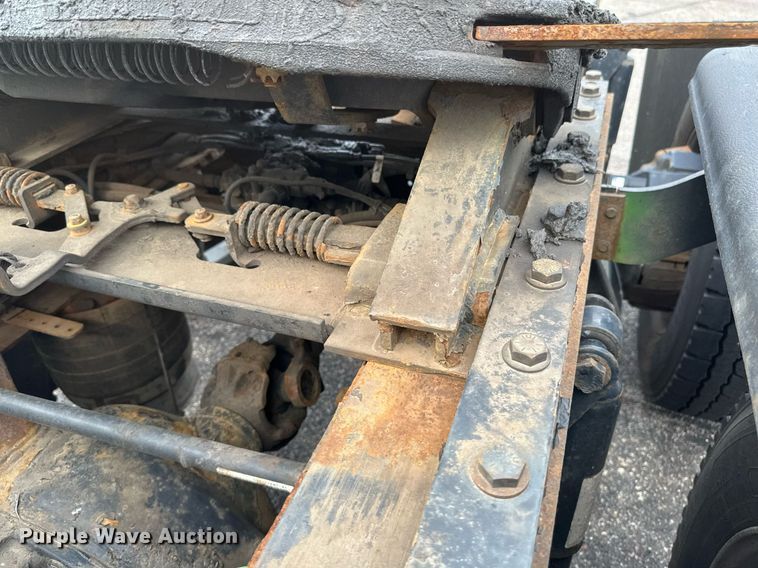 image for item EB2639 2015 Freightliner Cascadia 125 semi truck